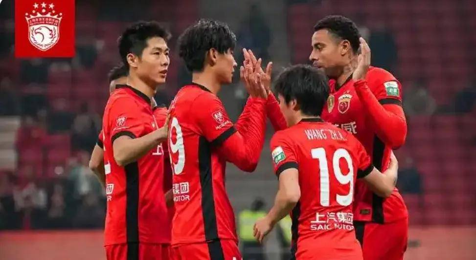 国内足球联赛各队比拼激烈，角逐空前激烈的简单介绍