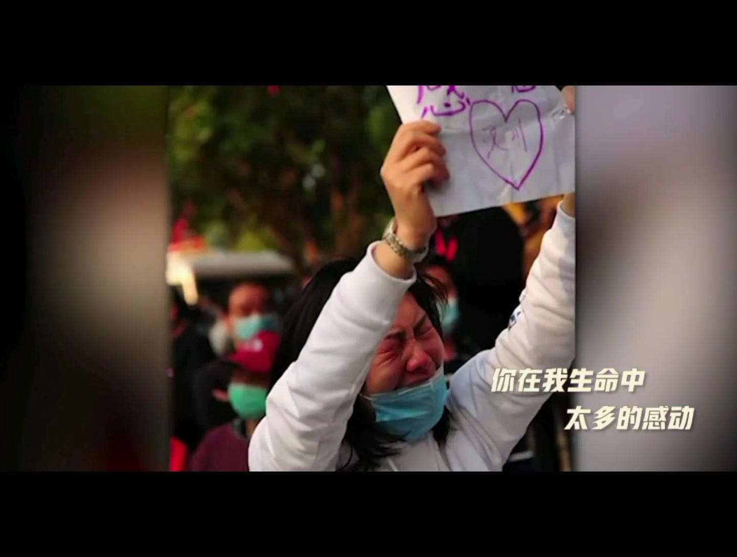 英勇奋战，运动员获得满堂掌声